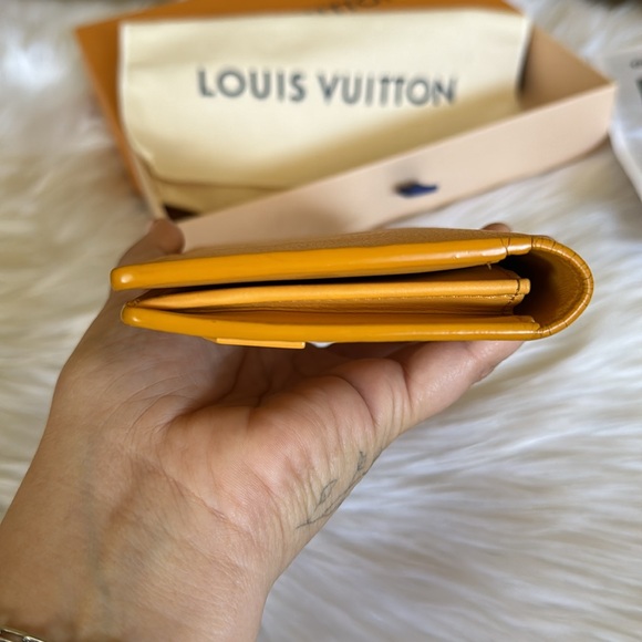Louis Vuitton Brazza Wallet yellow long wallet saffron aerogramme - Picture 5 of 17